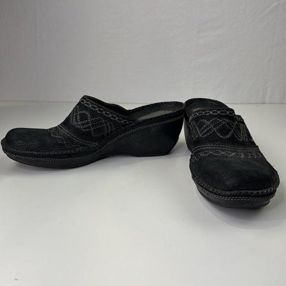 Clarks Artisan Women's Black Slip-On Wedge Shoes - Picture 4 of 11
